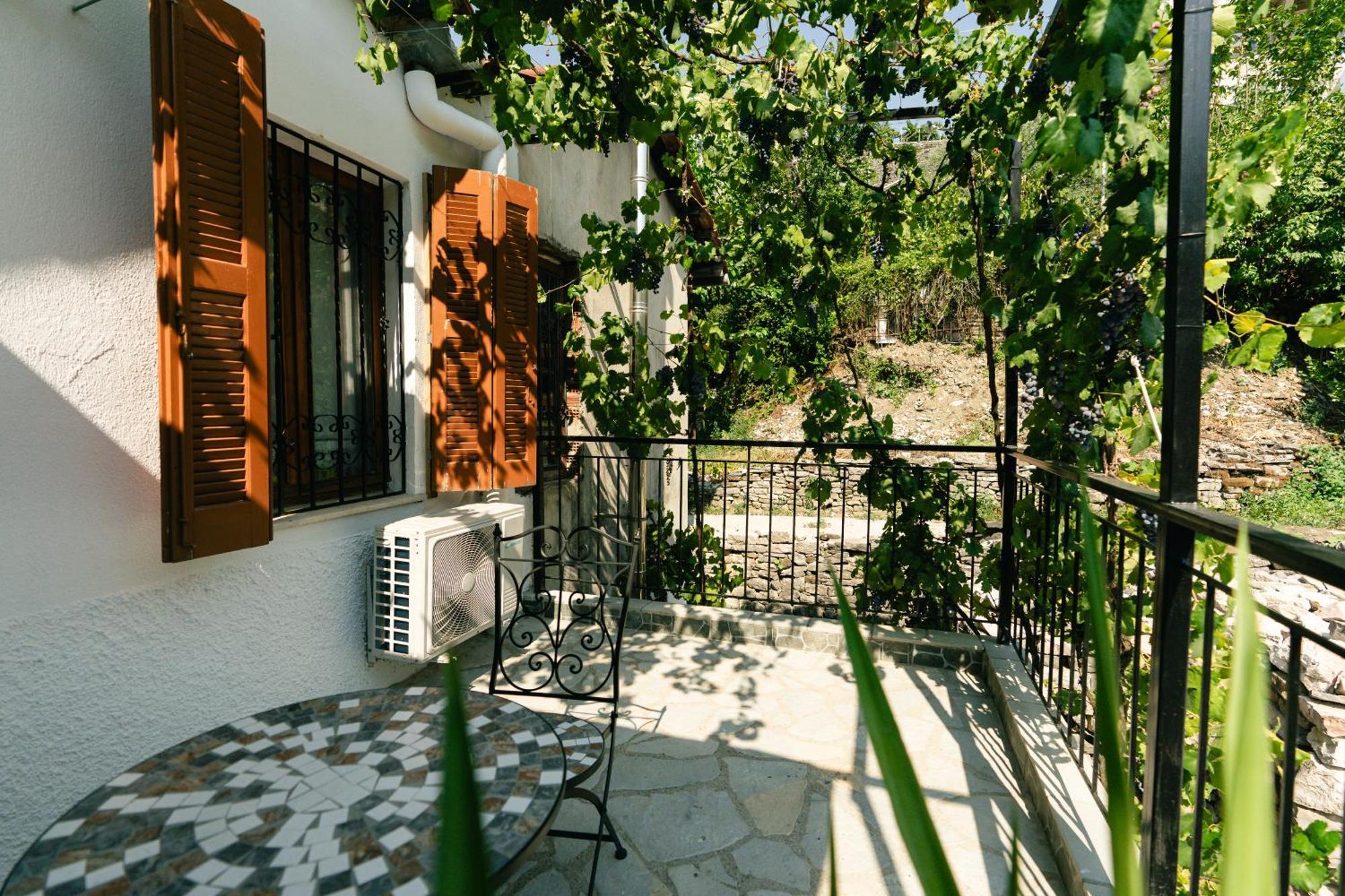 Petrichor Hotel Gjirokaster Exterior photo